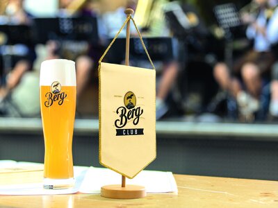 Berg Club Wimpel und Berg Hefeweizen