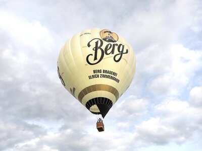 Der Berg-Ballon hebt ab