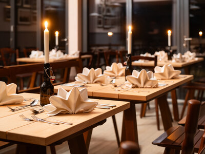 WinterGartenHaus: Elegant eingedeckte Tische