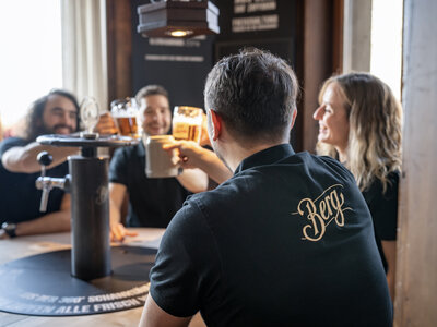 Berg Club Mitglieder am TapTable in der BrauereiWirtschaft