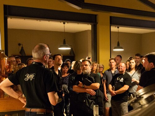 Zur Nacht der offenen Brauerei gabs für die Clubber einen Blick hinter die Mauern der Brauerei 