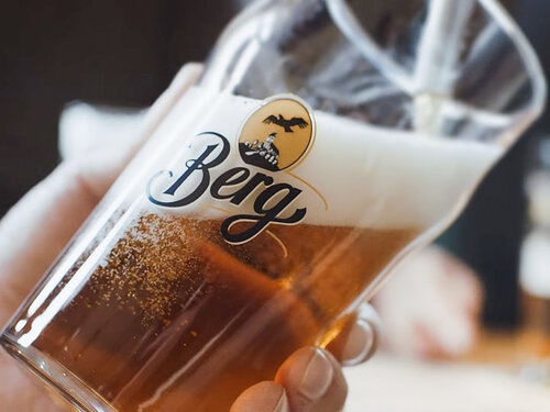 Berg Brauerei Bottich-Gärung Bier wird frisch gezapft