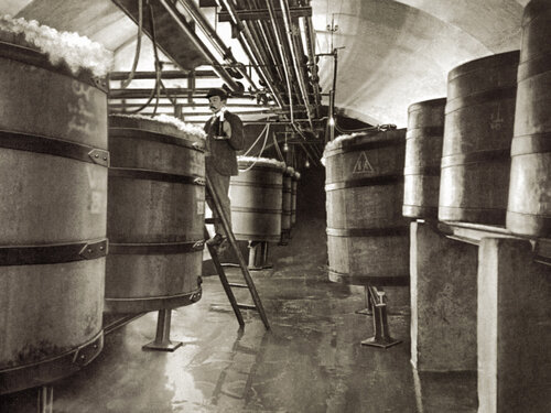 Berg Brauerei Bottich-Gärung Keller von früher