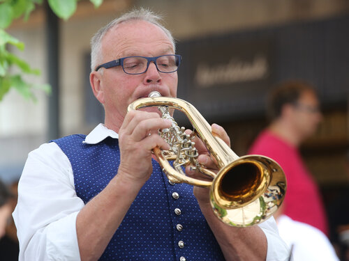 Berg Brauerei Musikant spielt Trompete