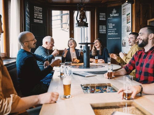 Berg TapTable mit Freunden