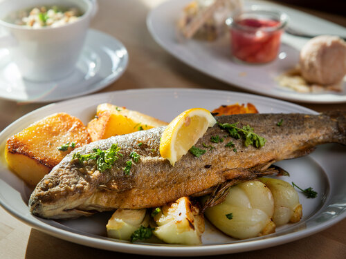 Berg Fisch mit Kartoffeln