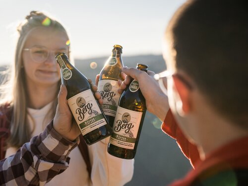 Mit Berg Märzen anstoßen