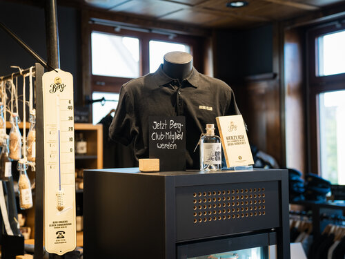 Exklusive Jahresgaben: Berg Gin, Club-Shirt uvm.
