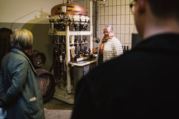 Berg Brauerei Erlebnisse BrauereiGewölbe mit alten Maschinen