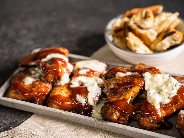 Gesmokte Chicken Wings mit Ulrichsbier-Infusion